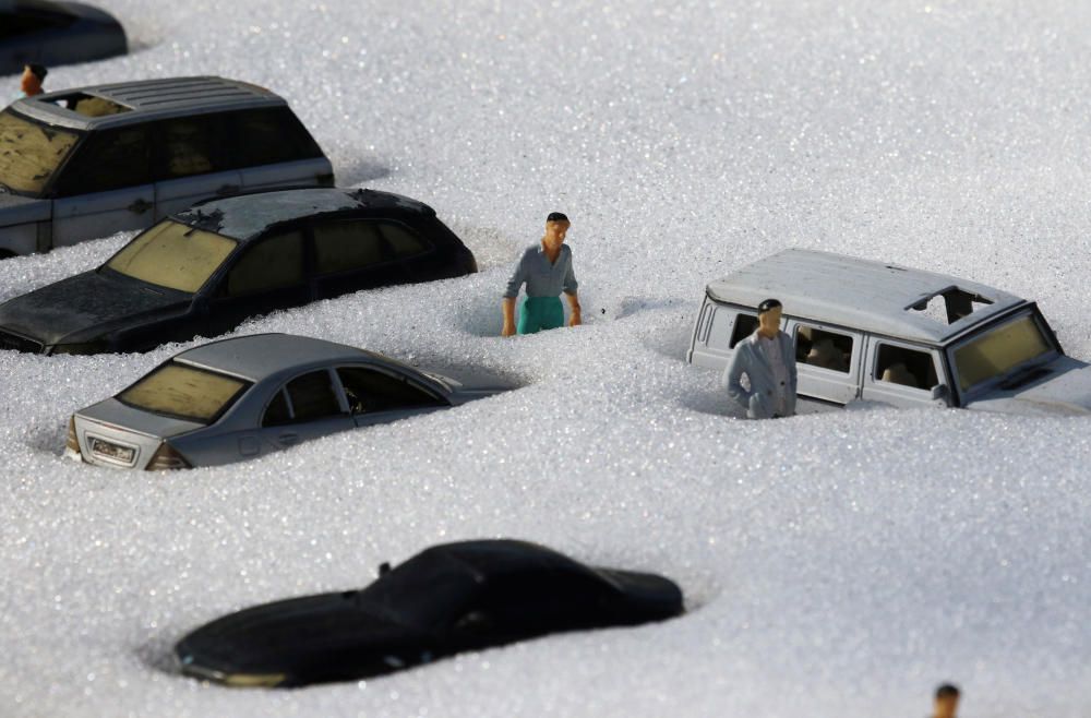 Figuras cubiertas de nieve en Crimea.