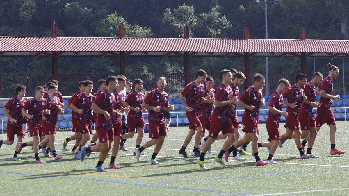 Un entrenamiento del Real Avilés durante esta pretemporada.