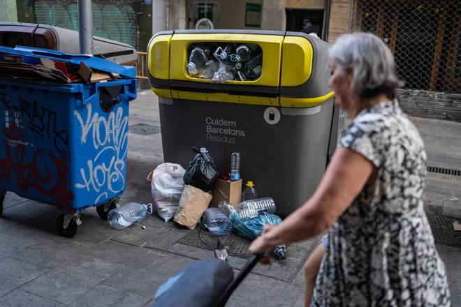 Barcelona registra más de 1.600 quejas por suciedad en el Raval en poco más de medio año