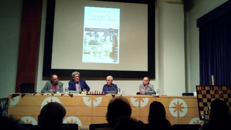 Un momento del acto de presentación del libro en el Cicca.