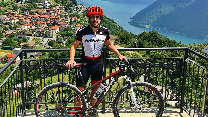 Arrollan a Fernando Alonso en Suiza mientras se entrenaba en bicicleta