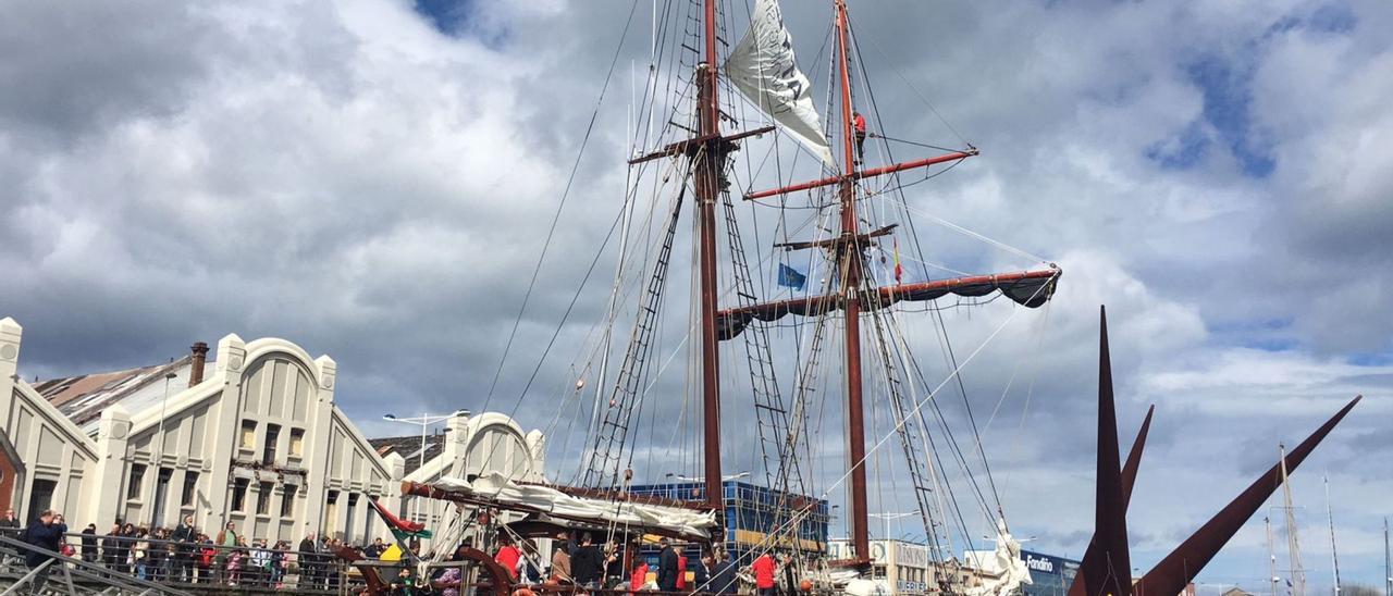 La goleta, en el puerto deportivo de Avilés, en su última visita, en marzo de 2018. | M. Villamuza