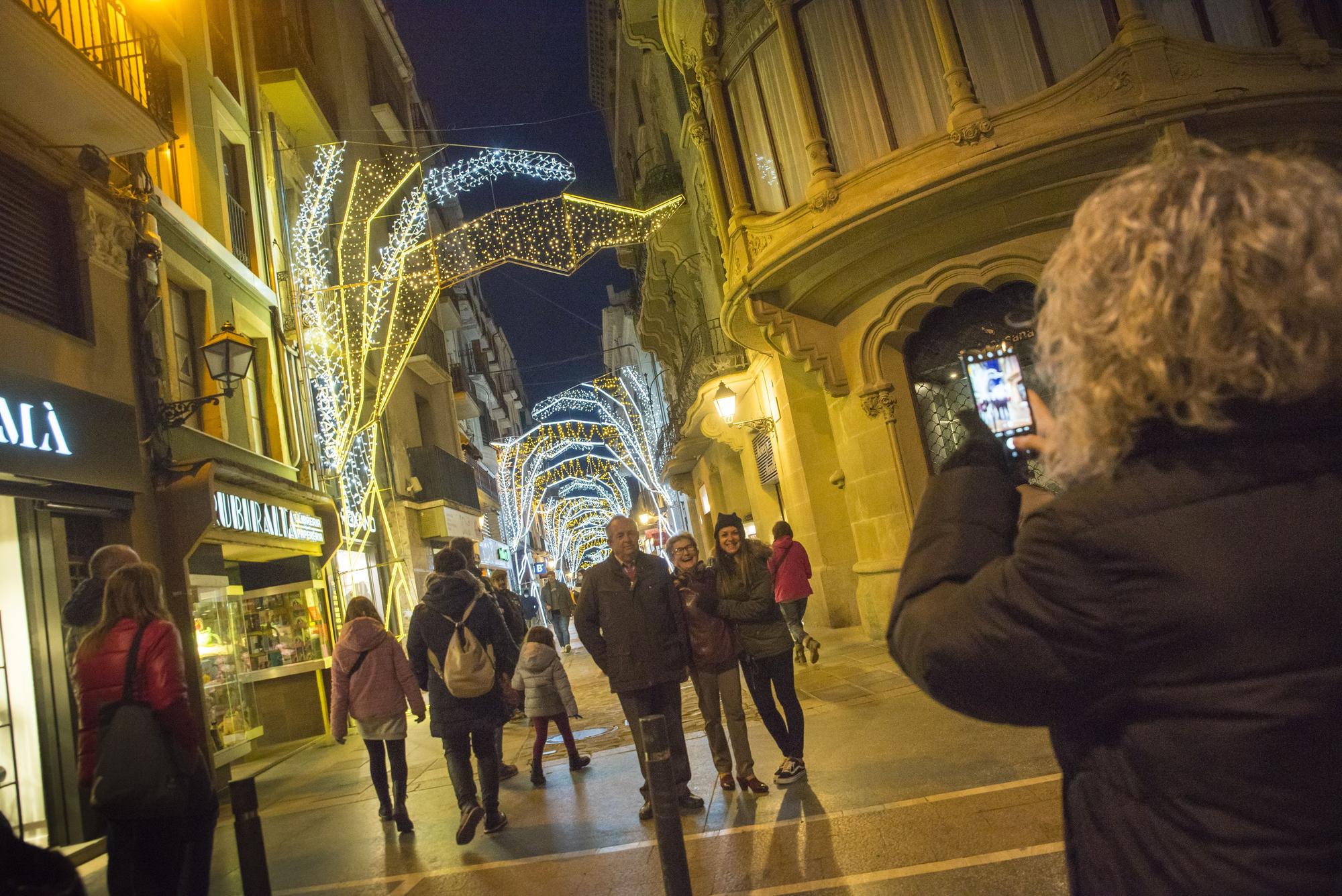 Manresa s'il·lumina: S'engega la il·luminació nadalenca a la ciutat