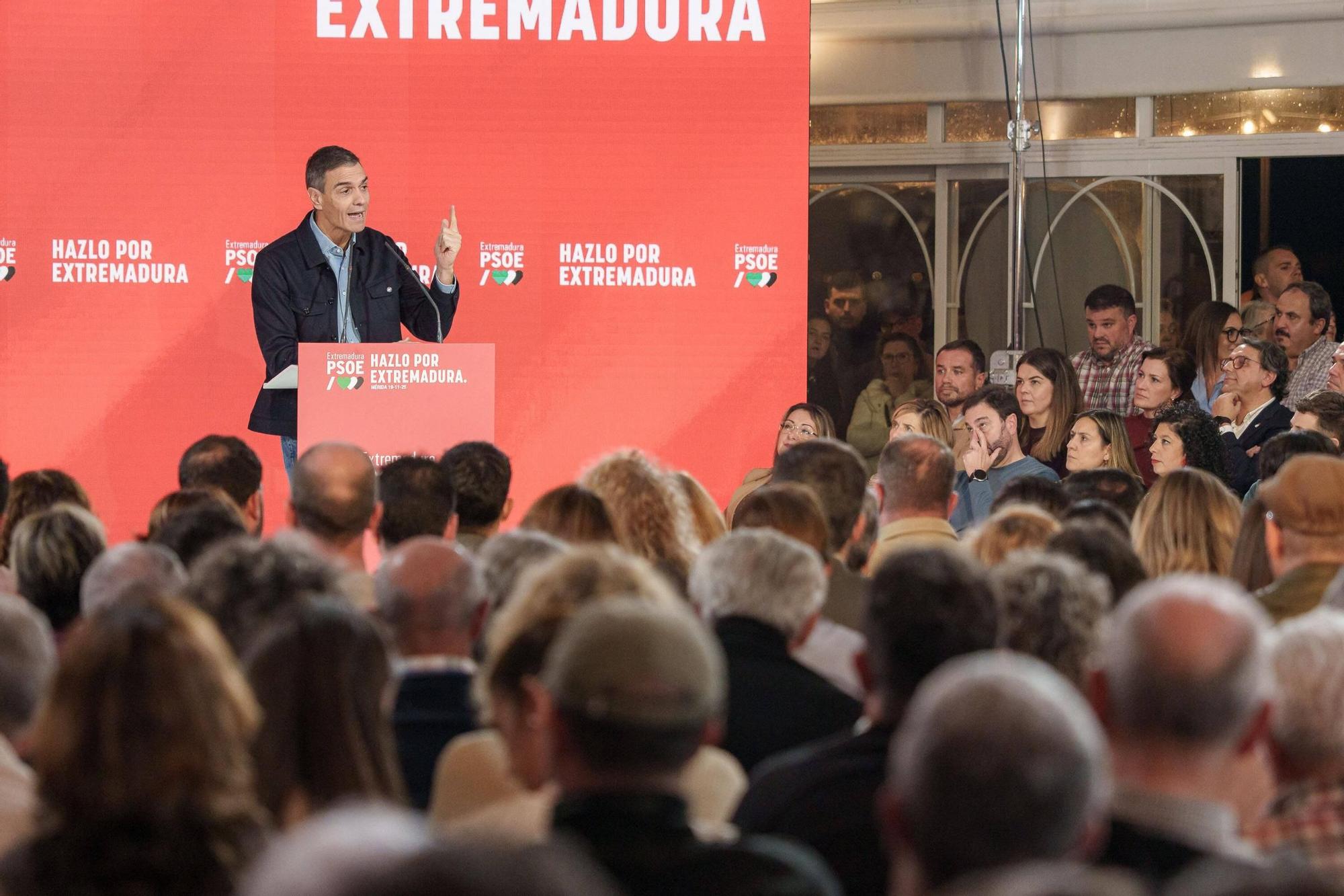 Fotogalería | Las imágenes del mitin de Pedro Sánchez en Mérida - El ...
