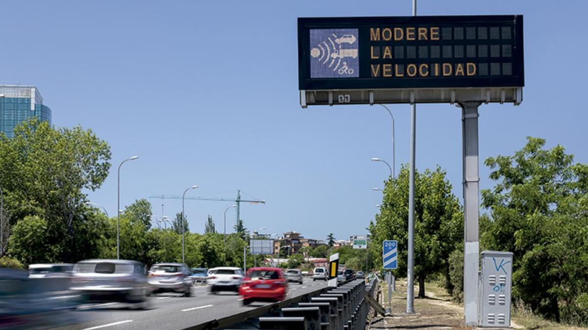 La DGT anuncia nuevos radares para controlar la velocidad en las carreteras de Andalucía.