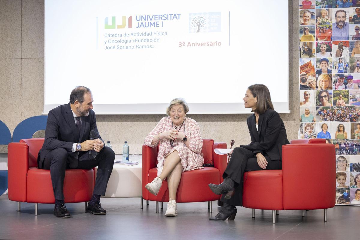 La prestigiosa oncóloga Anna Lluch arrancó la jornada en la UJI.