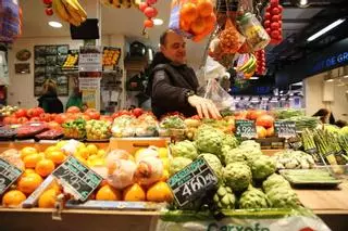 Els aliments frescos i els complements dietètics omplen els rebosts en la tornada a casa després de les vacances
