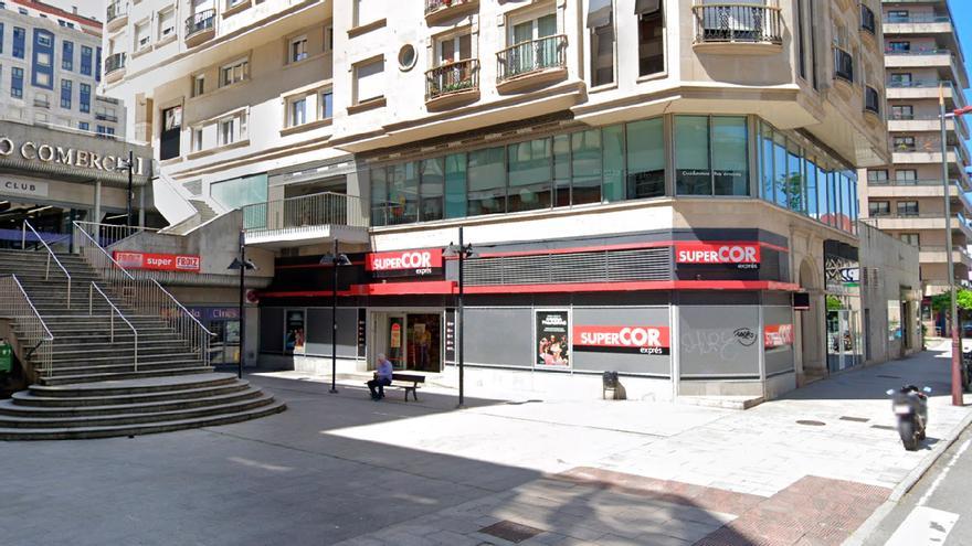 El Corte Inglés vende a Carrefour cuatro tiendas Supercor en Galicia