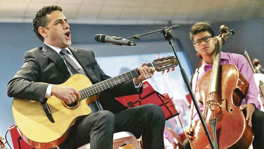 Juan Diego Flórez, durante el recital que ofreció anteayer en Lima. // Efe