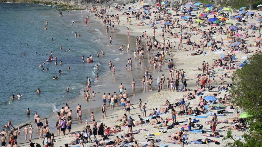 Marín licita la limpieza integral de su playas por 155.000 euros durante este verano y el siguiente