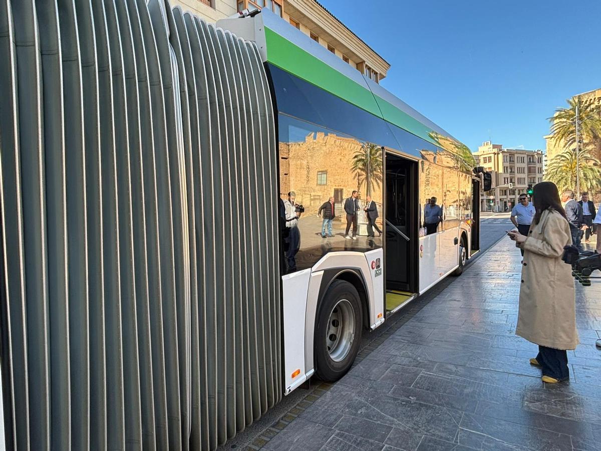 Acordeón del autobús articulado que se está probando en Elche