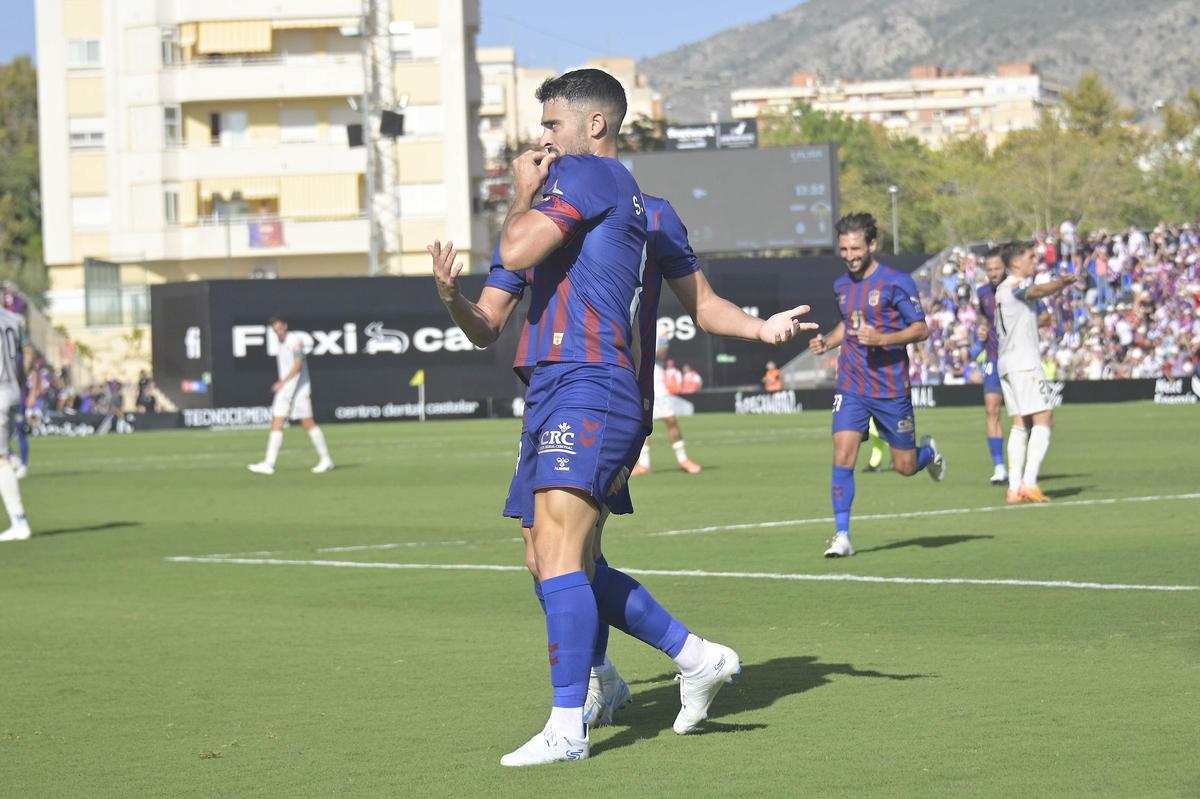 Eldense-Castellón: El Eldense sale malherido del vendaval (2-3)