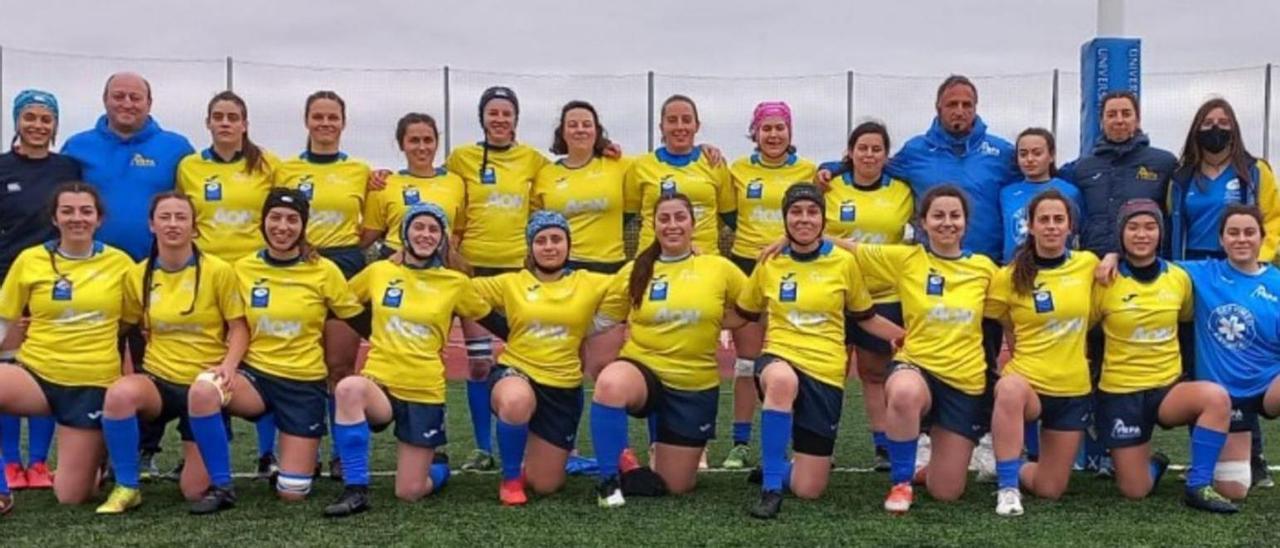 Una formación de la selección femenina de rugby de Asturias. |