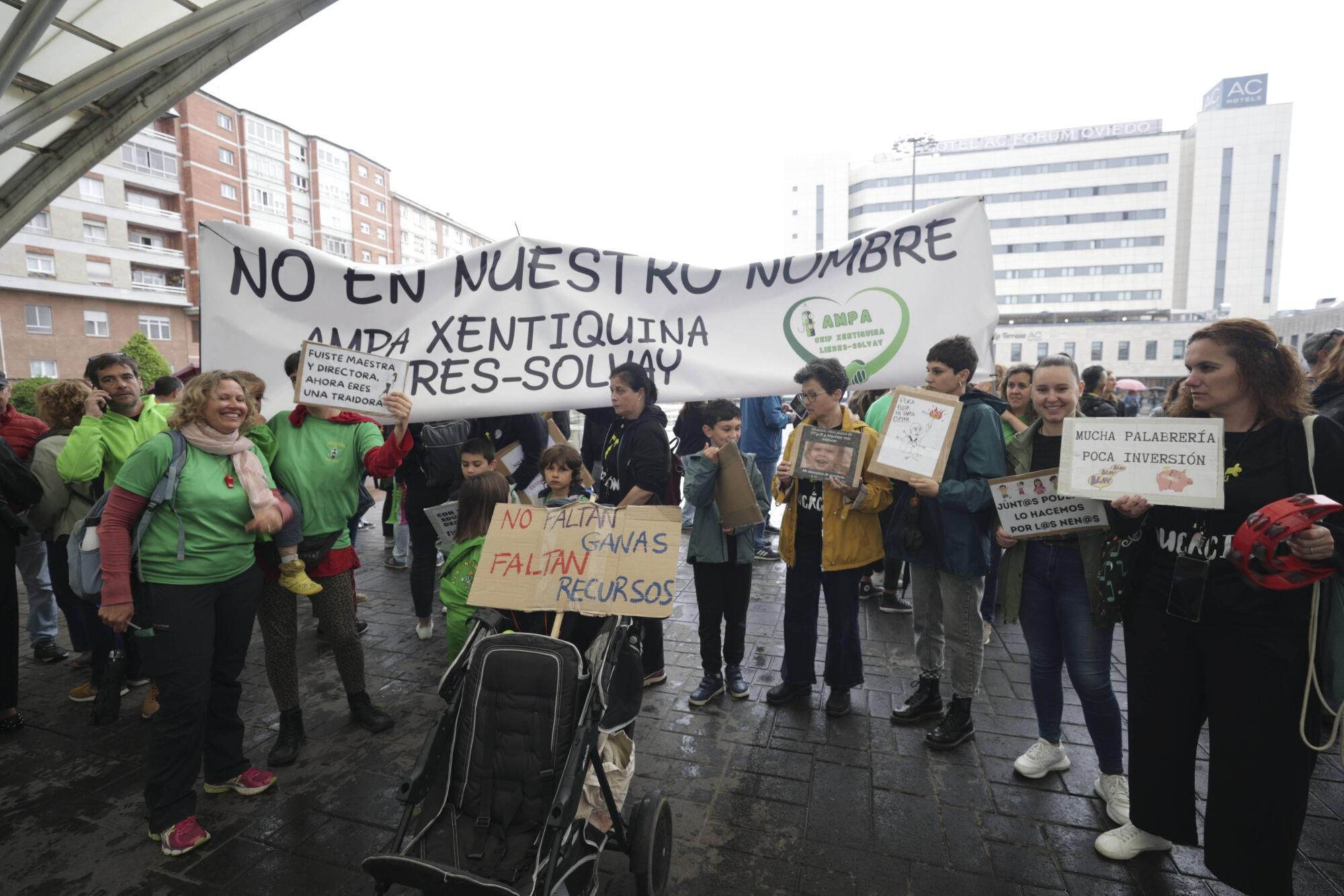 EN IMÁGENES: Así fue la gran manifestación de profesores por la enseñanza pública asturiana