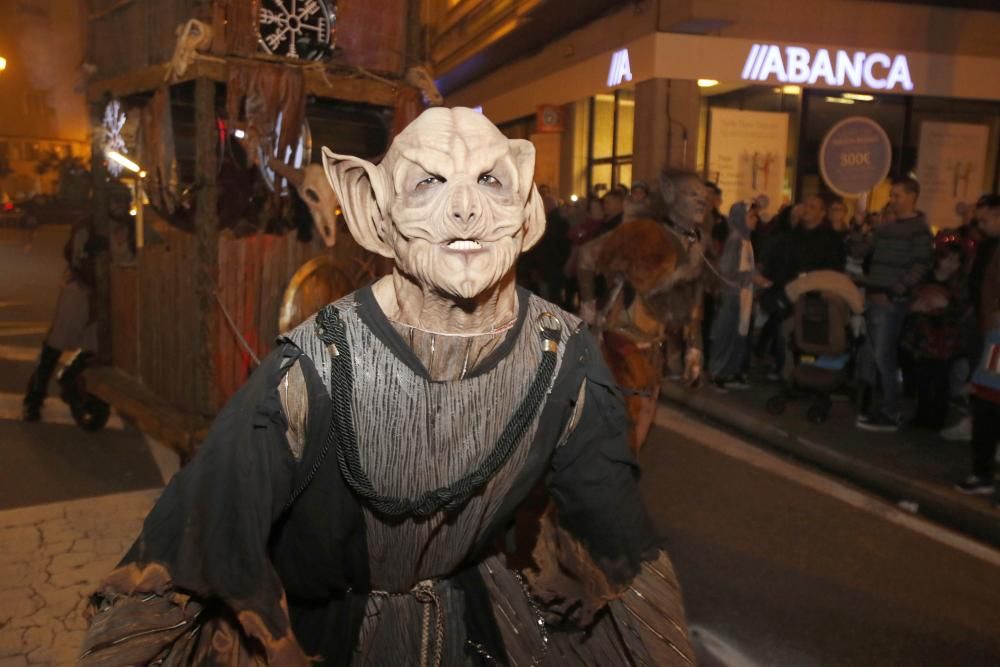 La villa celebra en un mismo día el desfile de comparsas, el concurso de disfraces y la quema del Meco.