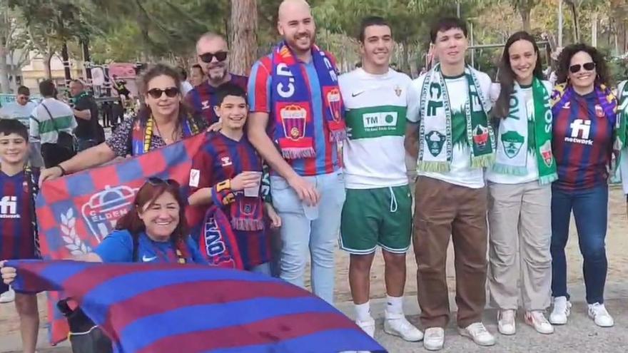 Ambiente en la previa del partido entre Eldense y Elche