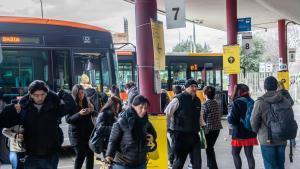 La estación de autobuses de Fabra i Puig retoma poco a poco el pulso tras el caos ferroviario