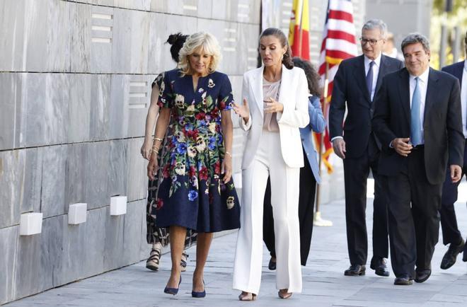 Jill Biden y la reina Letizia visitan el centro de refugiados ucranianos en Pozuelo de Alarcón