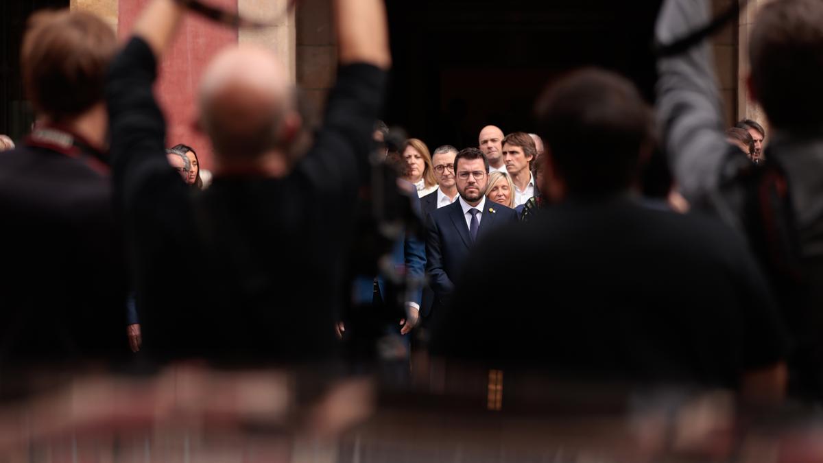 Pere Aragonès, davant de la façana del Parlament