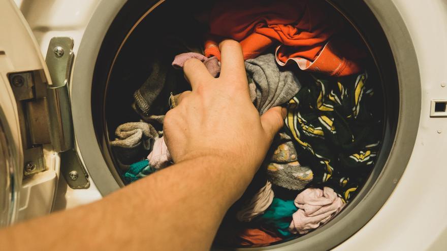 Estos son los 3 errores más comunes cuando lavamos la ropa