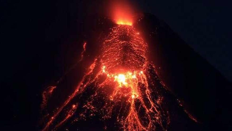 Los ríos de lava en el volcán Mayón, en Filipinas.