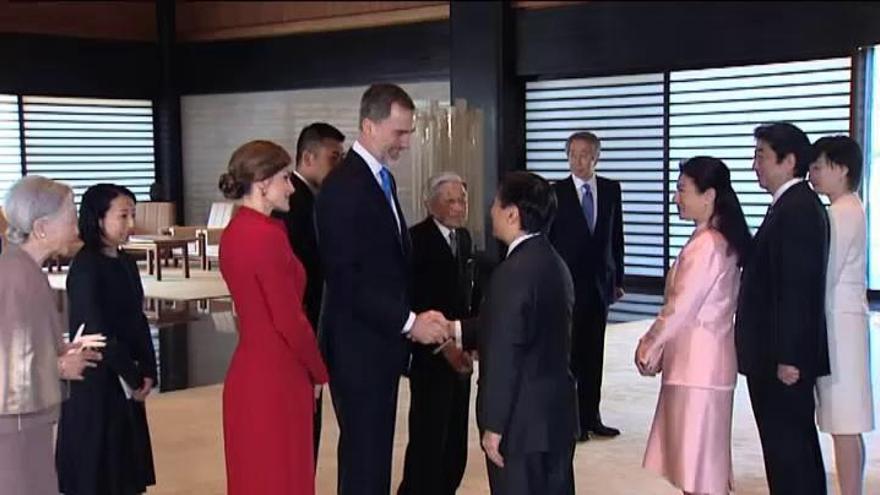 Los Reyes inician su primera visita de Estado a Japón