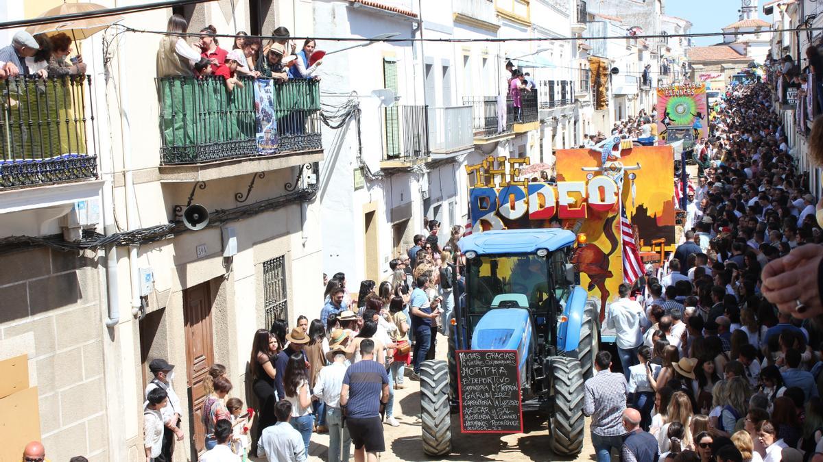 Carrozas. Uno de los elementos característicos de la jornada en Arroyo de la Luz.