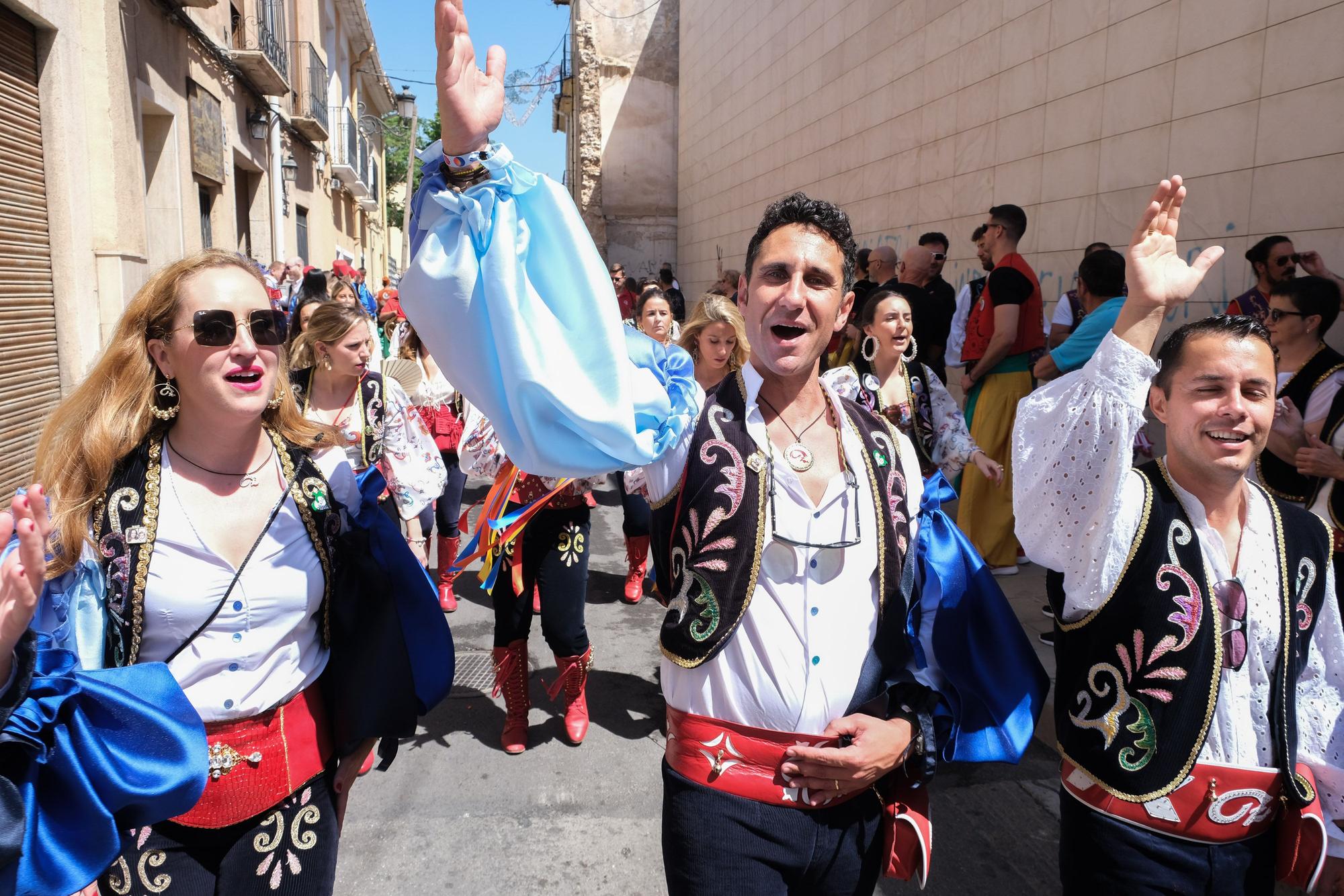 ¡Que viva Elda y San Antón!: Así ha sido el traslado del santo hasta la Iglesia de Santa Ana