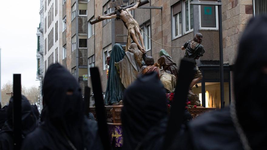 Jesús Nazareno usa el &#039;plan B&#039; y procesiona sin sopas de ajo ni reverencia en Zamora