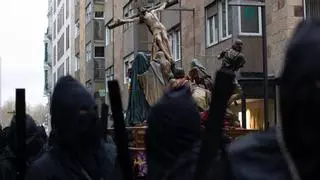 Jesús Nazareno usa el 'plan B' y procesiona sin sopas de ajo ni reverencia en Zamora