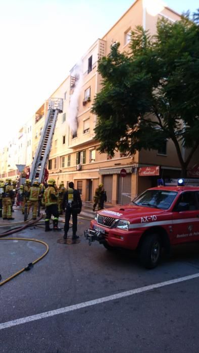 Desalojan un edificio en Palma por un incendio