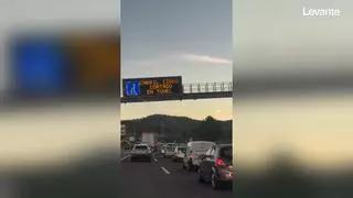 Malestar tras meses de colas en el túnel de l'Olleria por un carril cerrado por seguridad: "¿Hasta cuándo tendremos que esperar'"