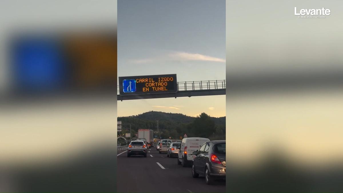 Obras y cortes de carril activos en la autovía A-7 a la altura de Túnel de l'Olleria en sentido decreciente hacia València