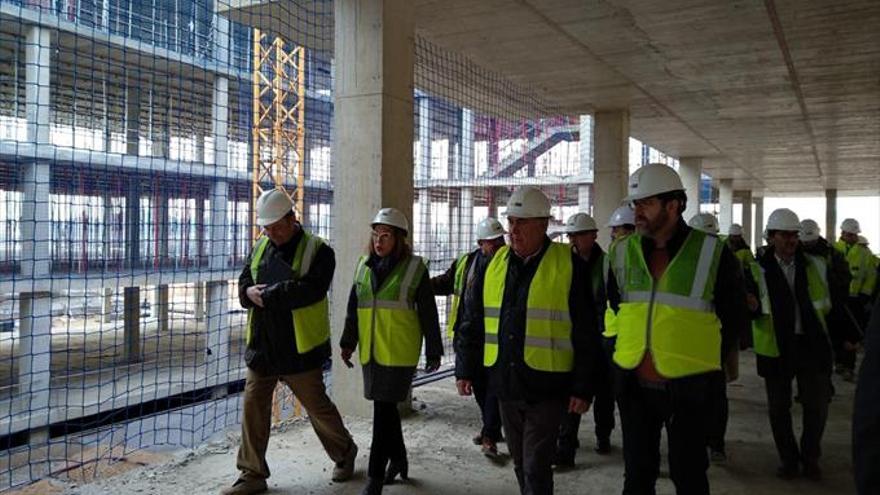 El edificio de ingresos del hospital de Alcañiz ya está casi terminado