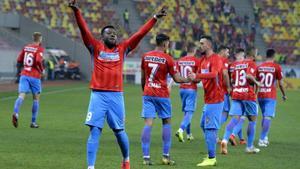 Los jugadores del FCSB celebran un gol.