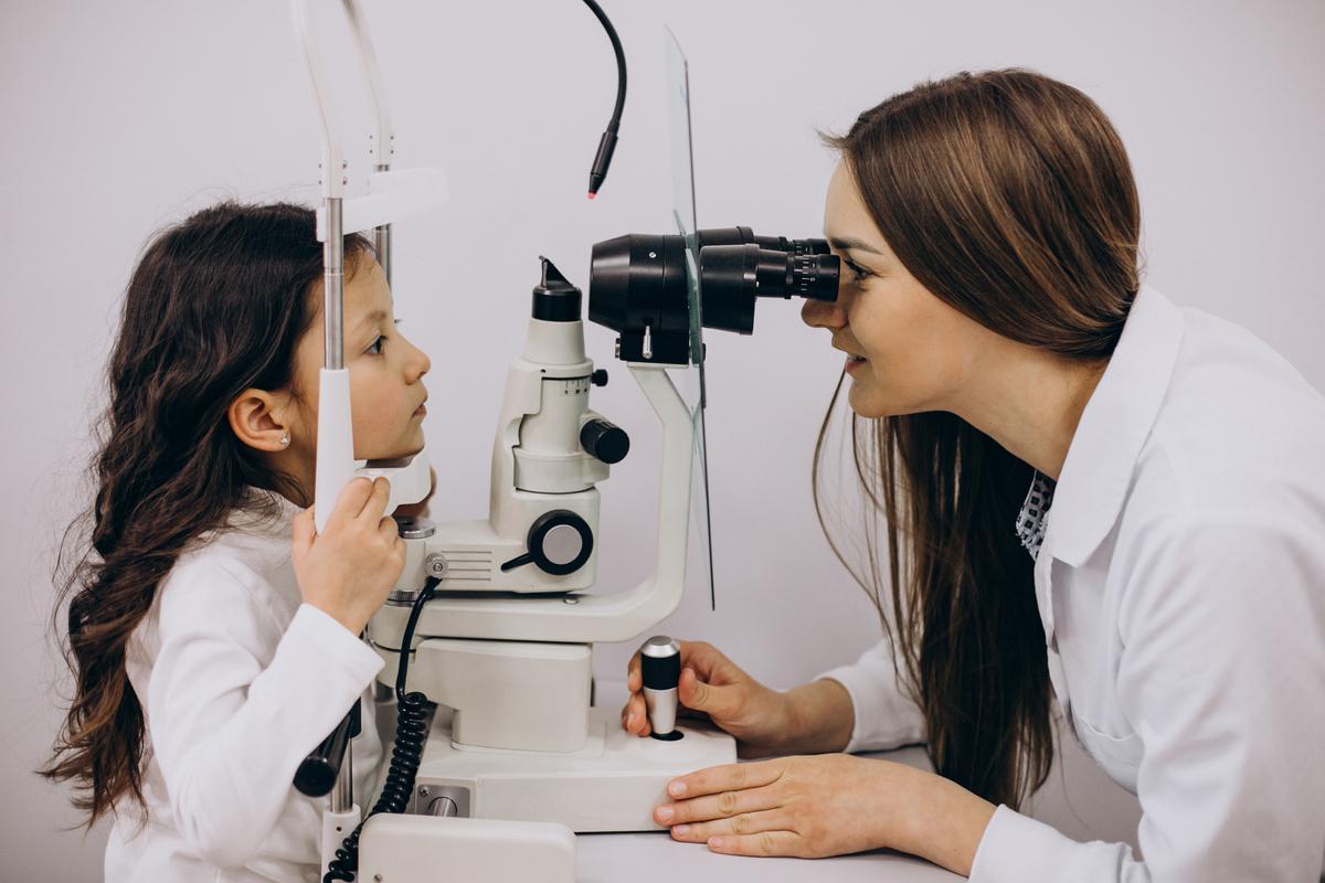 La miopía, la hipermetropía y el astigmatismo son las patologías oftalmológicas que aparecen con más frecuencia entre los menores