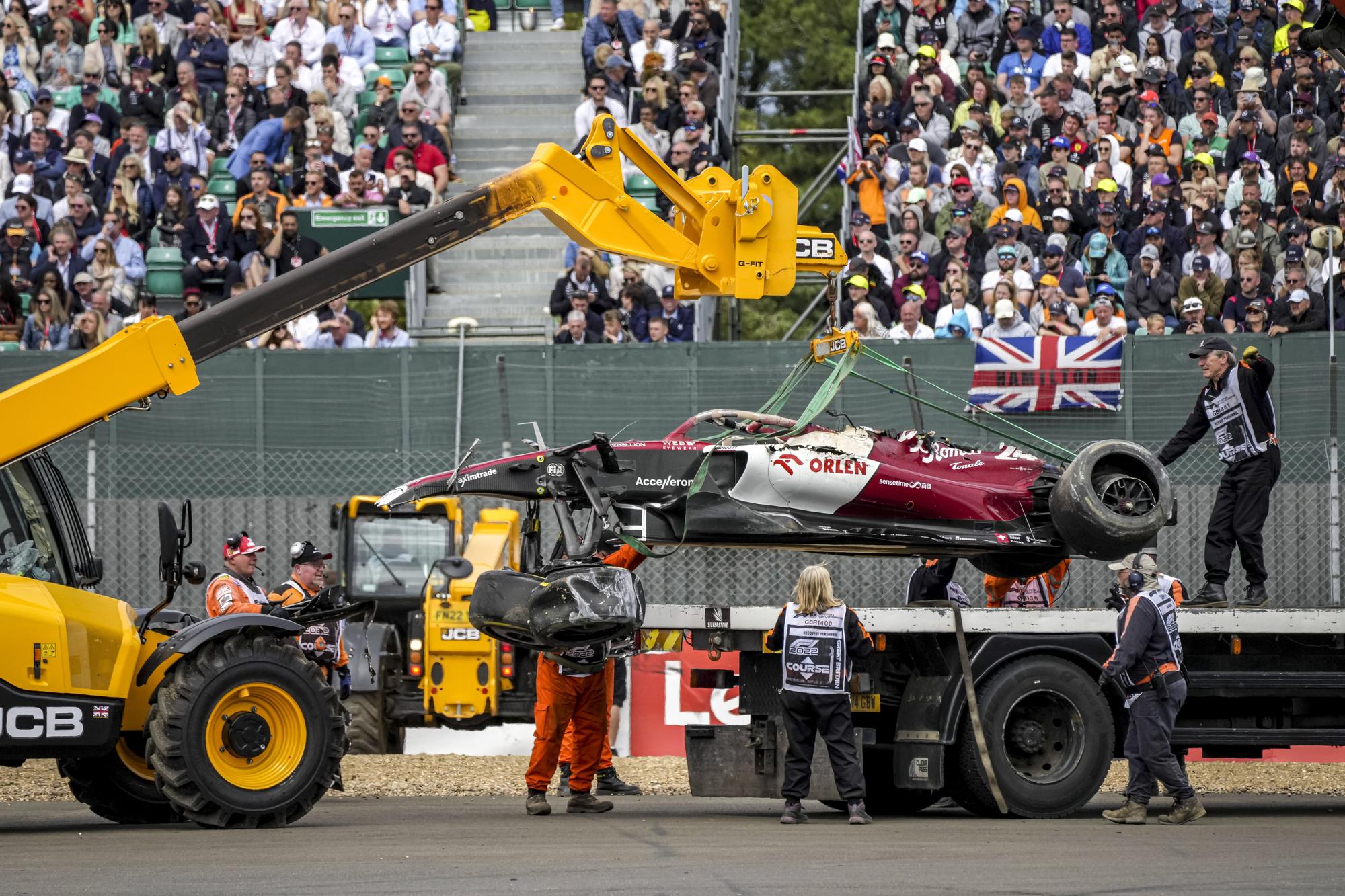 Bandera roja en Silverstone por accidente en salida; Sainz perdió un puesto