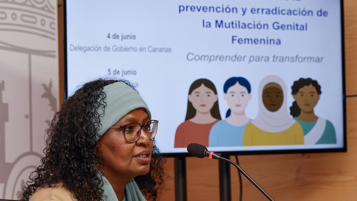 Asha Ismail durante las jornadas 'Comprender para transformar' en la Delegación del Gobierno de Canarias.