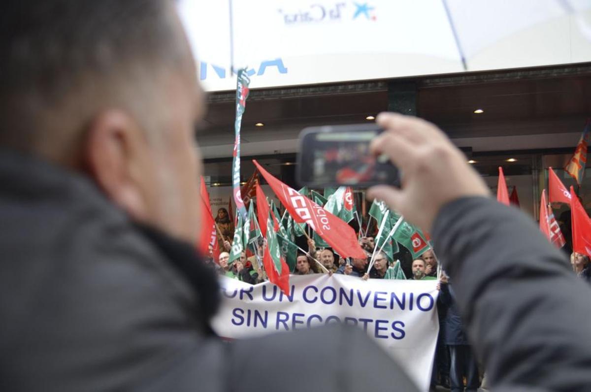 Empleados de las antiguas cajas reclaman avances en su covenio