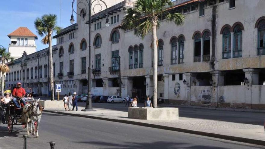 El tiempo transcurre pausado y en coches tirados por mulas en La Habana.