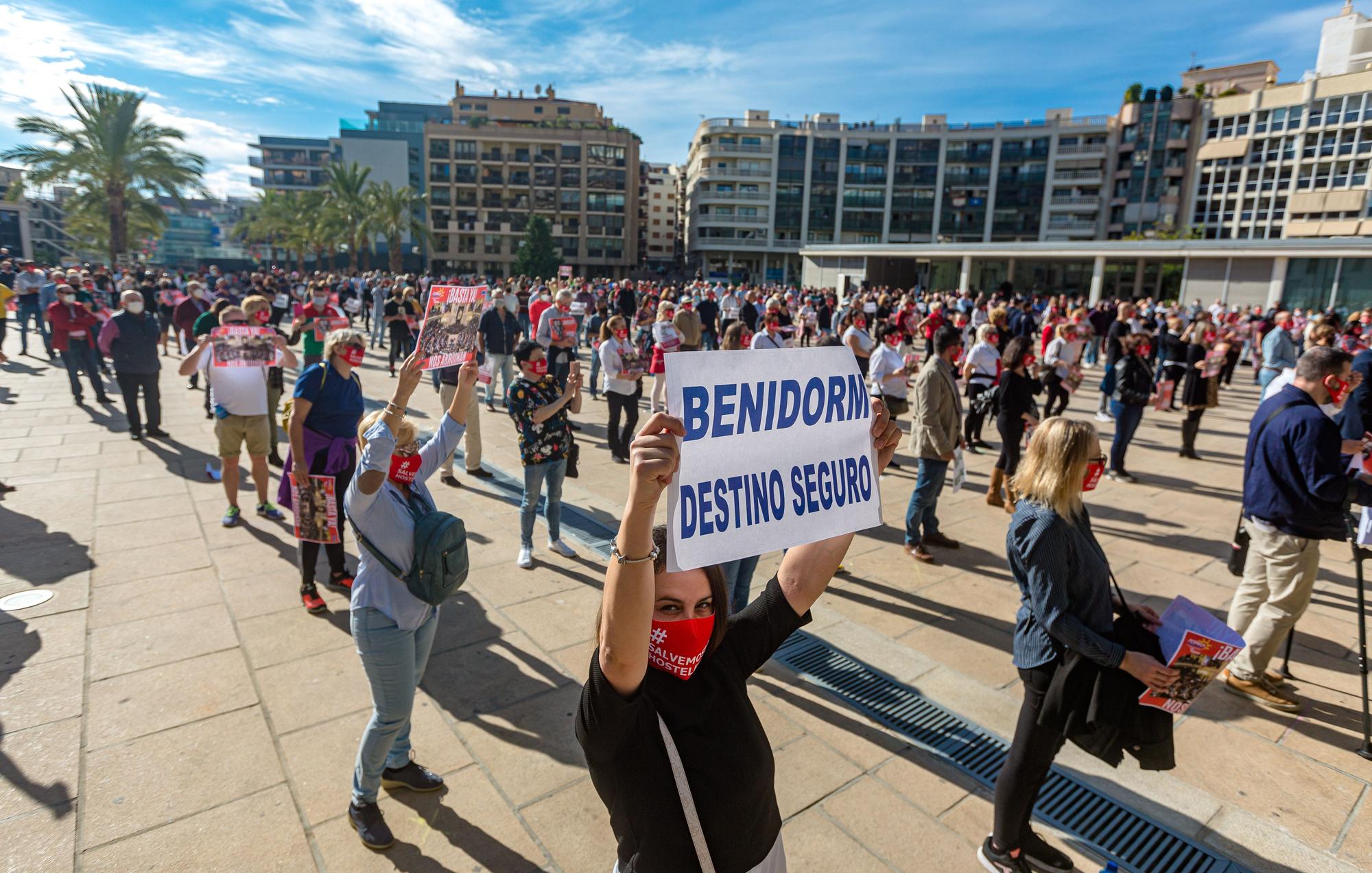 Hosteleros y comerciantes protestan en Benidorm contra las medidas del Gobierno