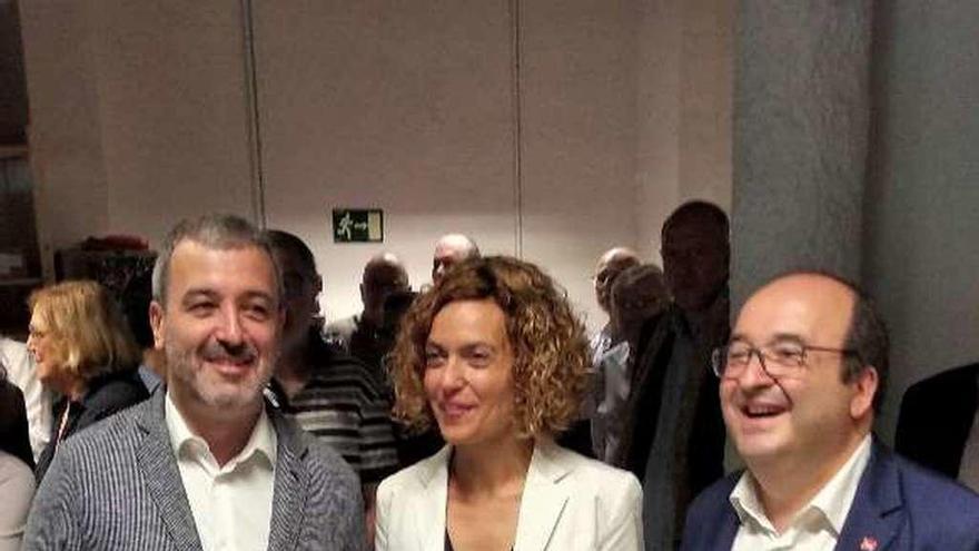 Batet, entre Iceta (dcha.) y el edil del PSC Jaume Collboni // E. Press