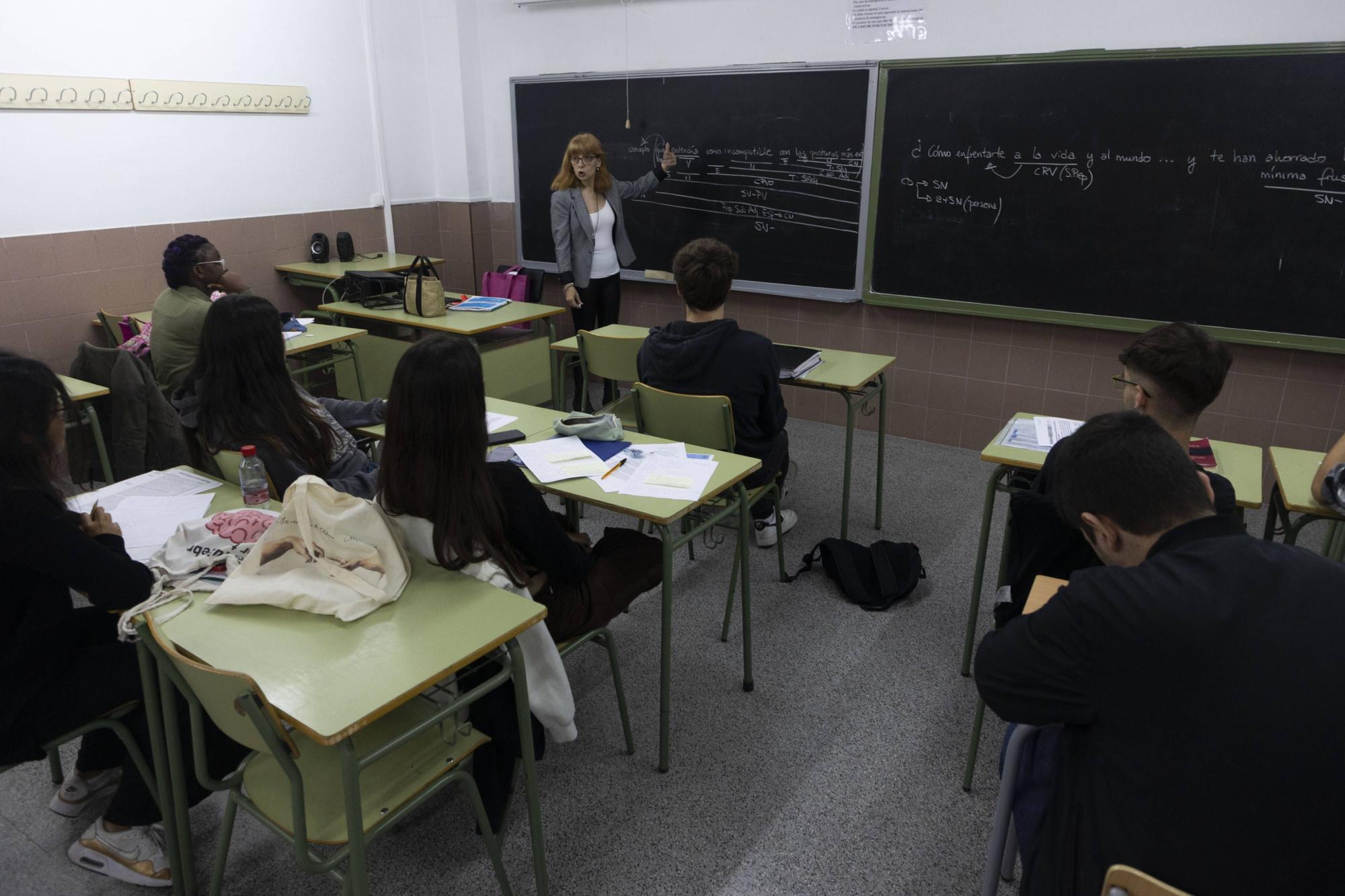 PAU 2023| Estudiantes valencianos se preparan para la selectividad: "Te lo juegas todo en tres días"