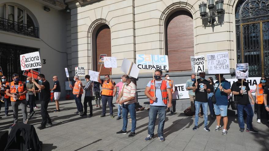 Protesta de los trabajadores del transporte sanitario aragonés