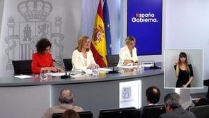 El Gobierno aprobó subir un 5 % el SMI hasta los 1.134 euros y lo deja exento de pagar IRPF