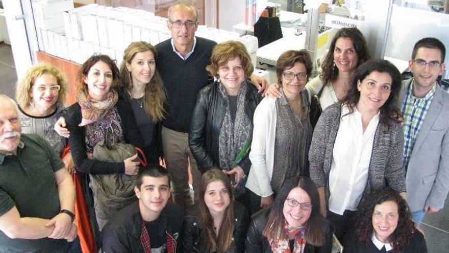 Docentes y alumnos italianos, ayer, en el Concello.