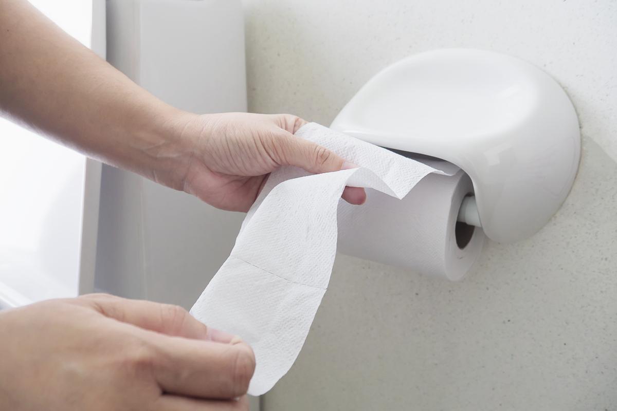 Es mejor usar papel higiénico o toallitas húmedas?