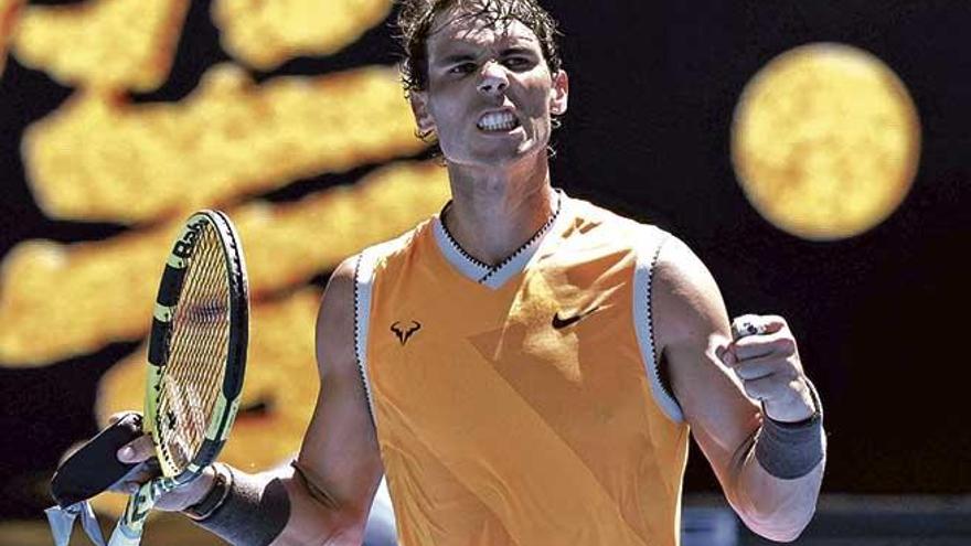 Nadal celebra su victoria ante Duckworth en su regreso a las pistas en competiciÃ³n oficial tras cuatro meses de ausencia.