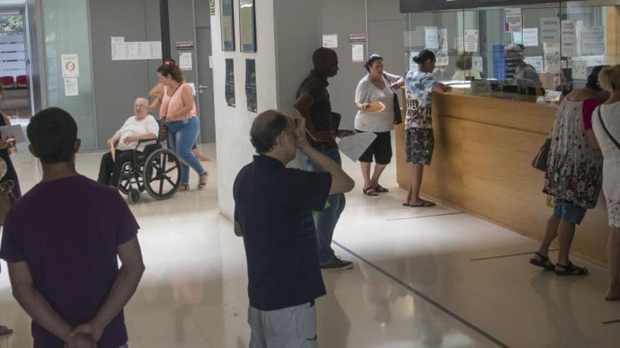 Sanidad abrirá por las tardes todos los centros de salud de Alicante con el personal mínimo