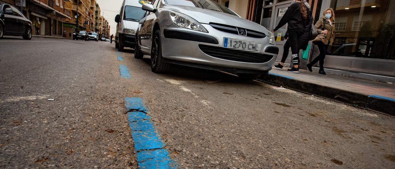 Zona de aparcamiento regulado en una calle de Callosa